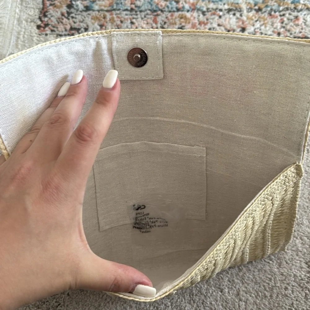 NWOT- Vacay Vibes Straw Clutch